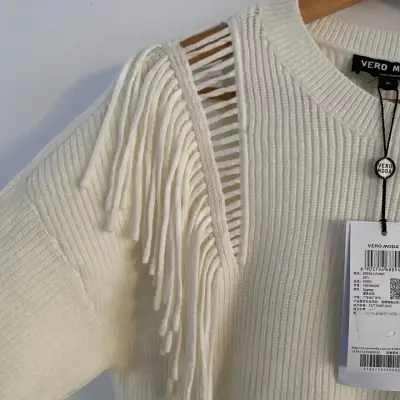 Suéter Vero Moda blanco con detalle de flecos - miniatura 2