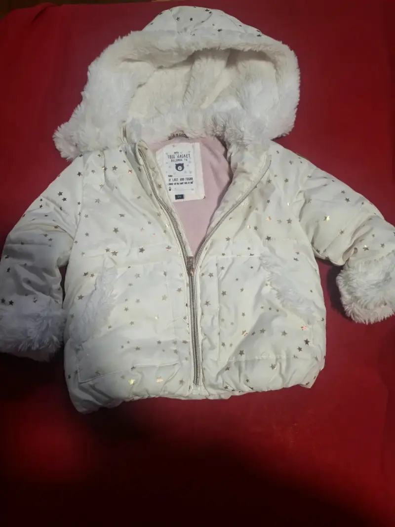 Chaqueta de bebé con capucha y estrellas - 1