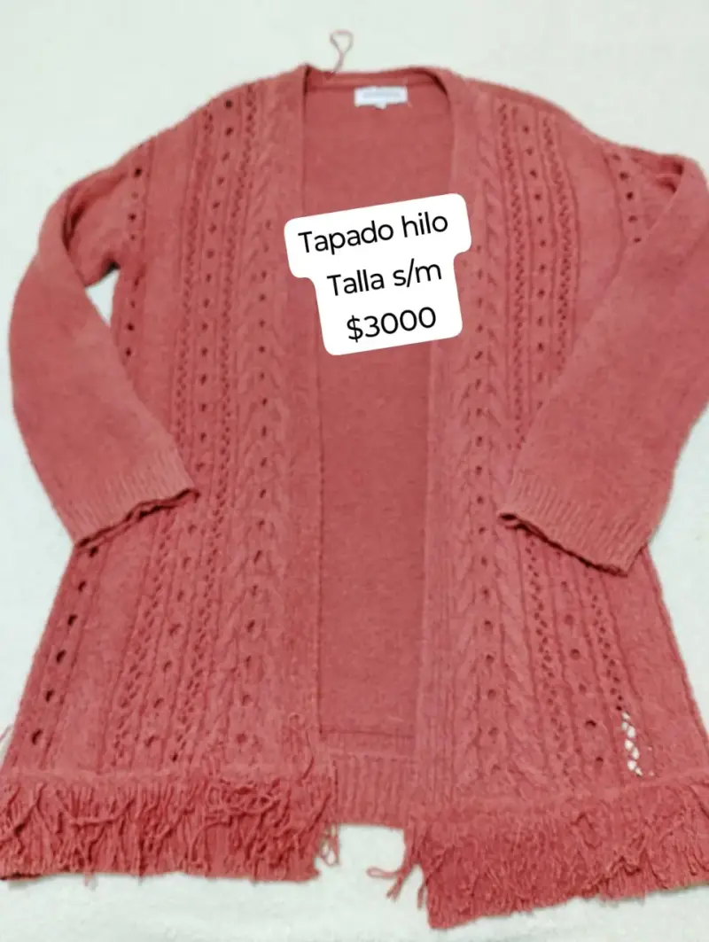 Tapado de hilo rosado con flecos