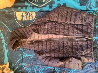 Chaqueta acolchada azul marino con capucha - miniatura 1
