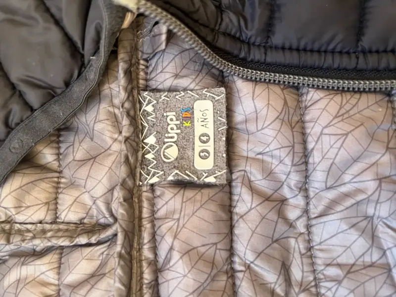 Chaqueta acolchada azul marino con capucha - 3