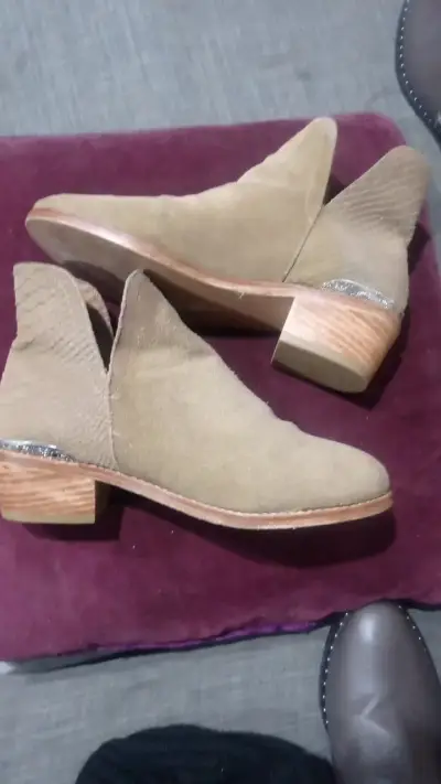 Botines de gamuza beige para mujer - miniatura 2