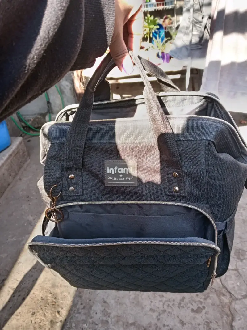 Mochila pañalera Infanti gris acolchada - 4