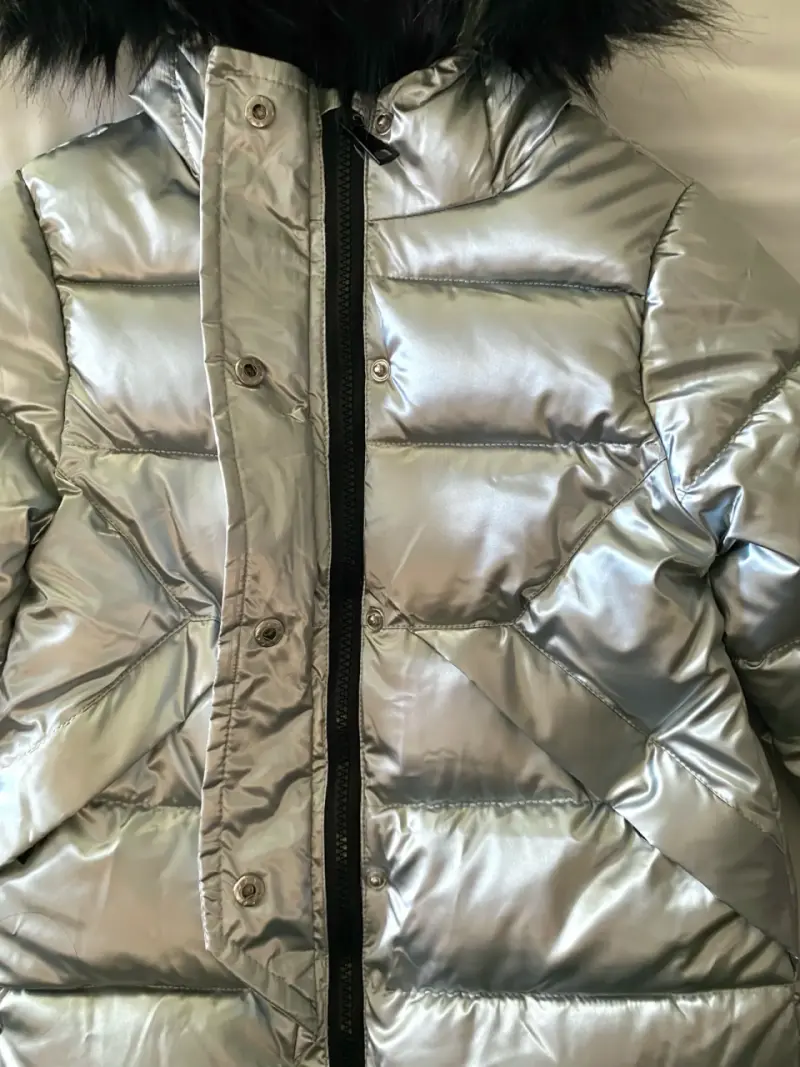 Parka plateada con capucha talla 2 - 3