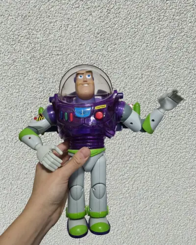 Figura de acción Buzz Lightyear articulada - miniatura 1