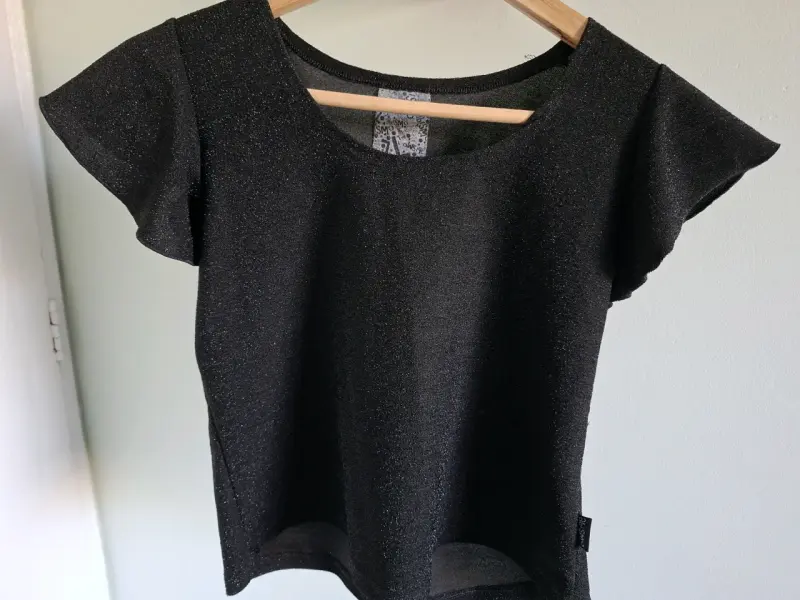 Polera negra con brillo para mujer
