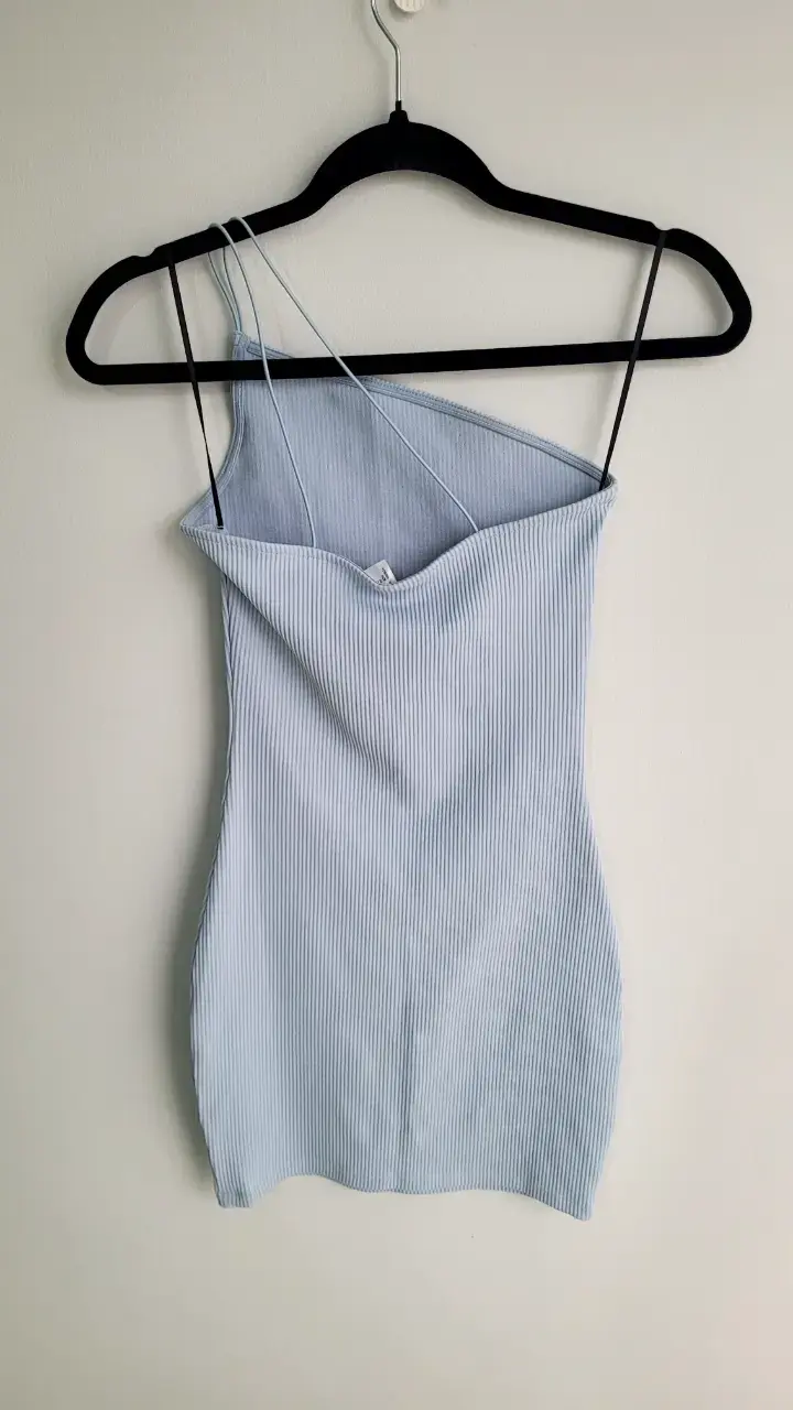 Vestido H&M asimétrico celeste. - 4