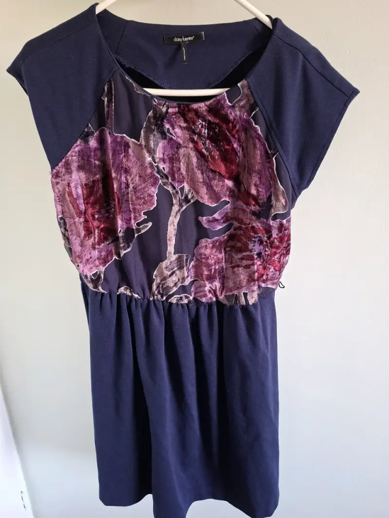 Vestido floral Daisy Fuentes azul y morado - 1