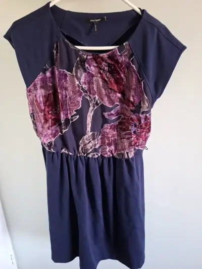Vestido floral Daisy Fuentes azul y morado - miniatura 1