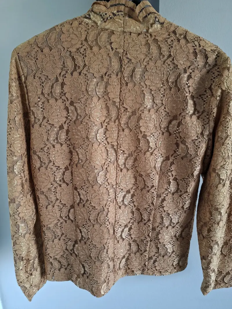 Chaqueta de encaje beige elegante - 1