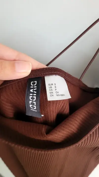 Vestido H&M café de un solo hombro - miniatura 4
