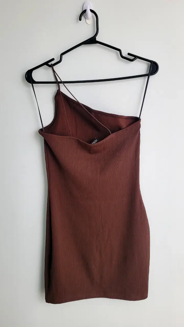 Vestido H&M café de un solo hombro - 5
