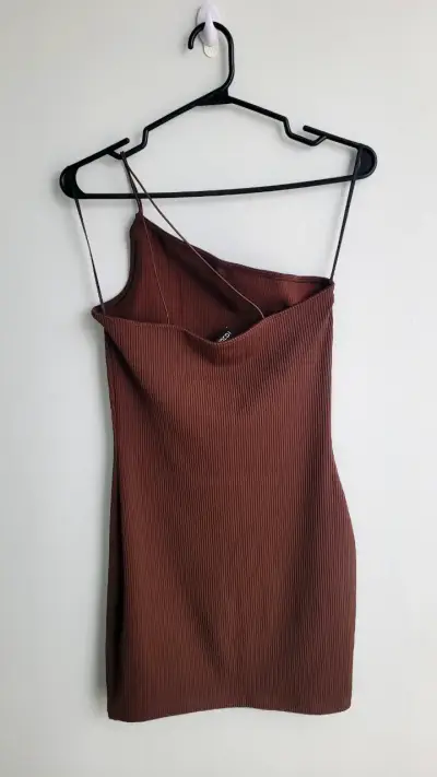 Vestido H&M café de un solo hombro - miniatura 5