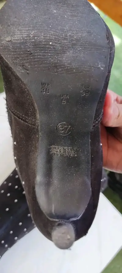 Botas negras altas con tachas decorativas - miniatura 3