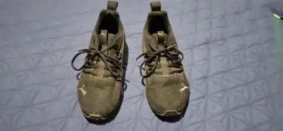 Zapatillas deportivas Puma negras usadas - miniatura 1