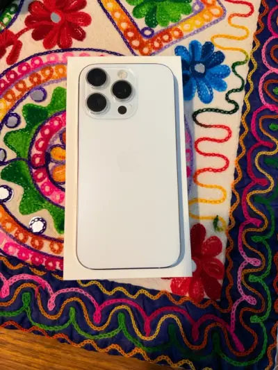 iPhone 16 pro 256gb con su caja - miniatura 1