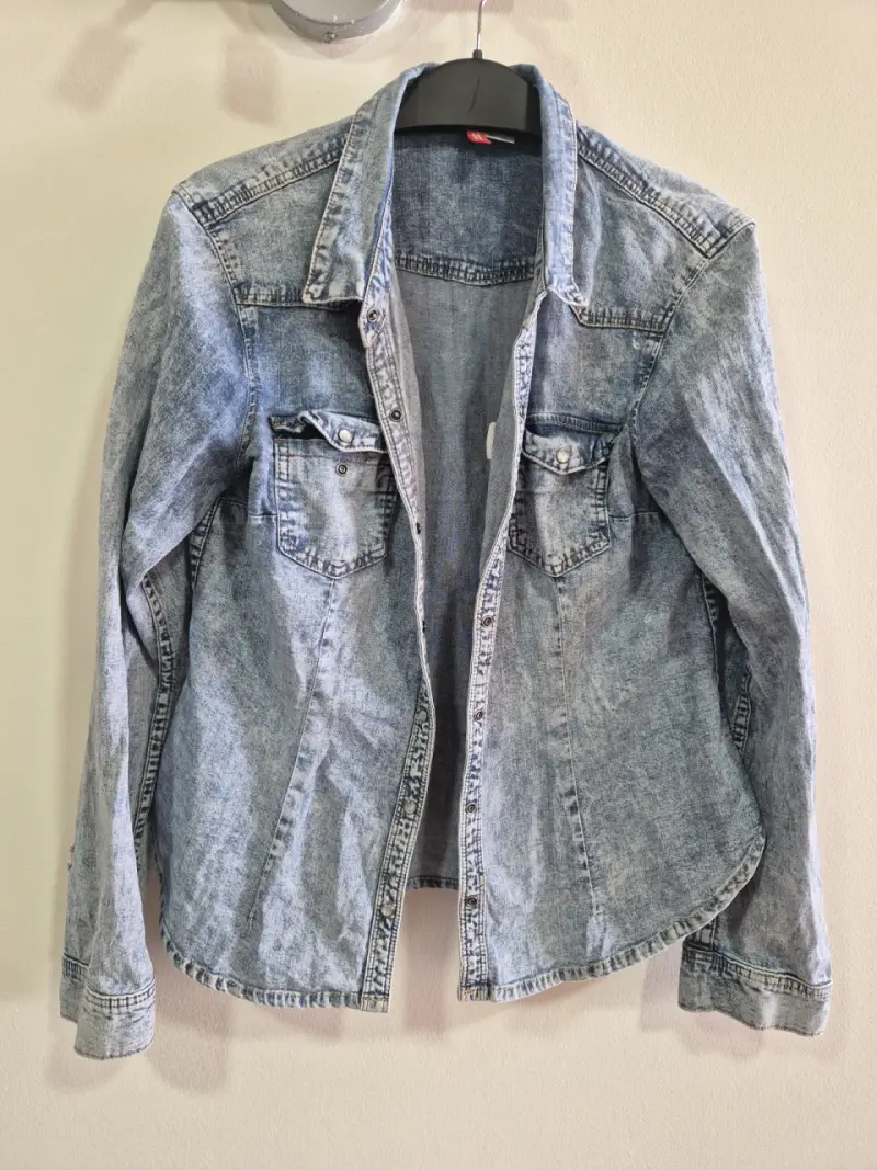Chaqueta de mezclilla azul claro para mujer