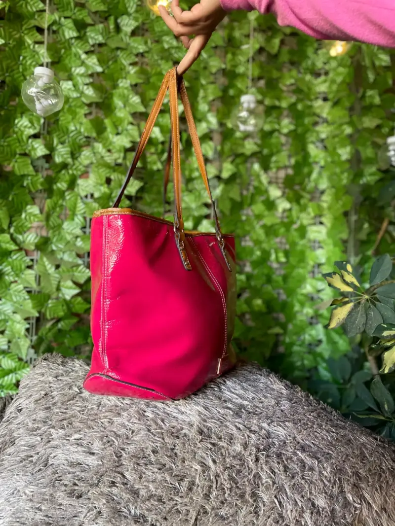Bolso tote rojo brillante con asas marrones - 3