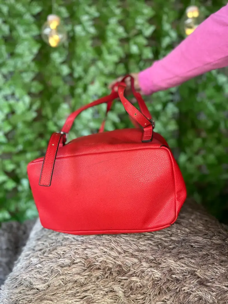 Mochila roja de cuero elegante - 3