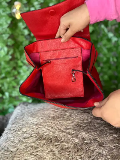 Mochila roja de cuero elegante - miniatura 6