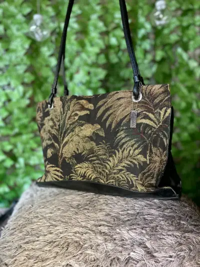 Bolso de mano estampado tropical elegante - miniatura 1