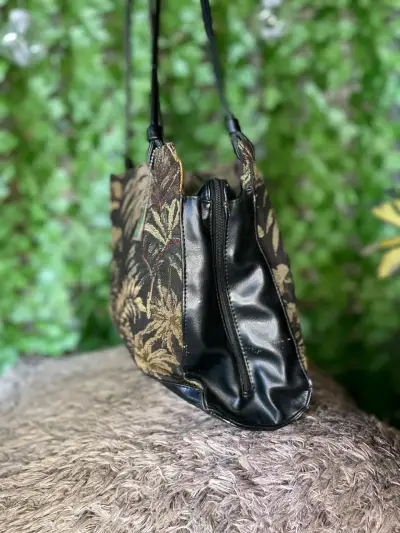 Bolso de mano estampado tropical elegante - miniatura 2