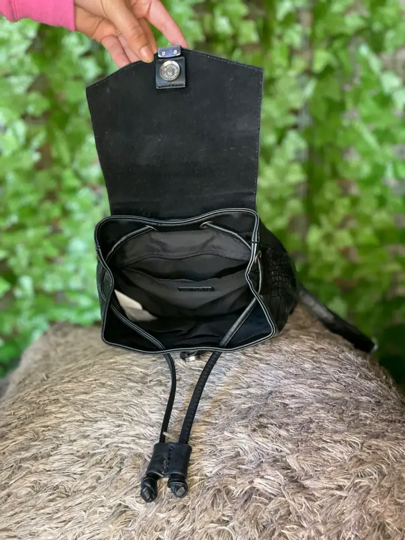 Mochila negra de cuero estilo cocodrilo - 3