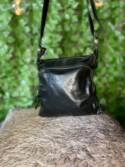 Bolso bandolera negro Relic de cuero - miniatura 5