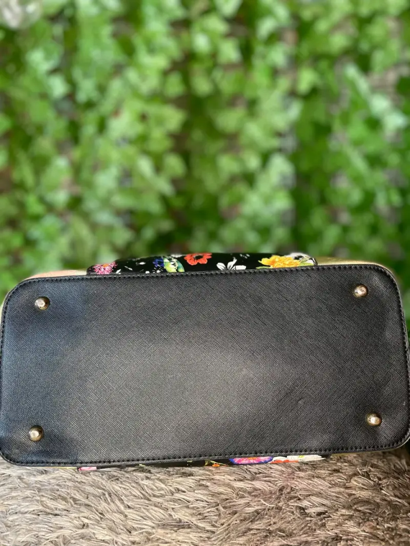 Bolso de mano floral con detalles dorados - 6