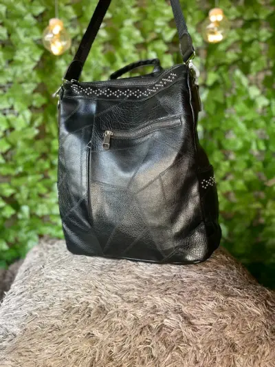 Bolso de cuero negro con tachas - miniatura 1