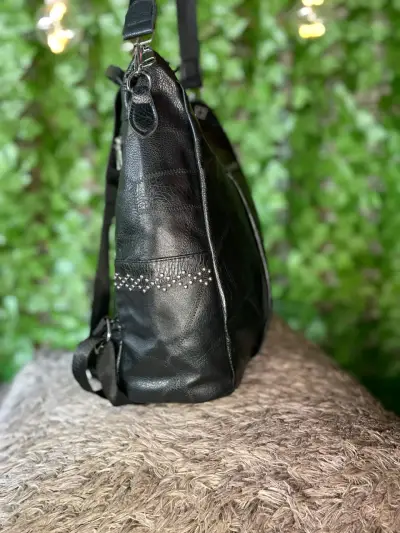 Bolso de cuero negro con tachas - miniatura 2