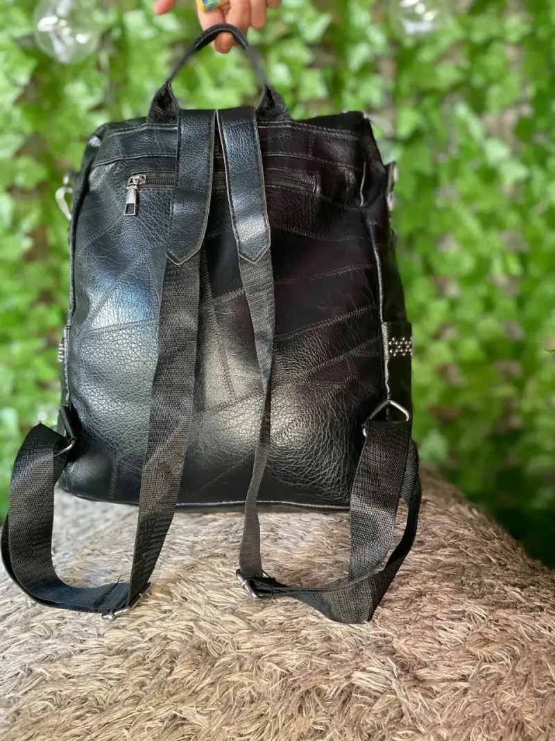 Bolso de cuero negro con tachas - 3