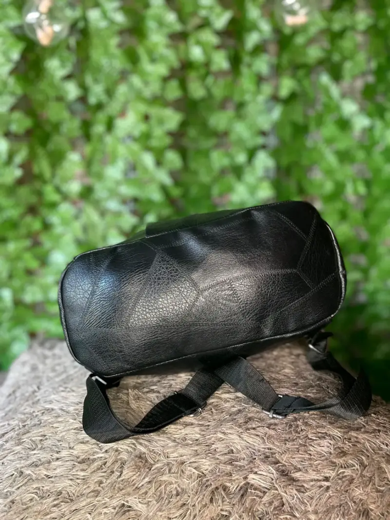 Bolso de cuero negro con tachas - 4