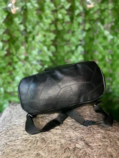Bolso de cuero negro con tachas - miniatura 4