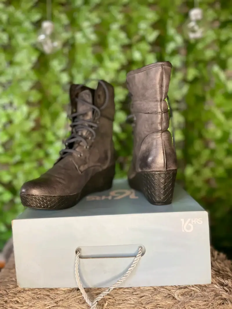Botines de cuero gris con plataforma 16HRS - 1
