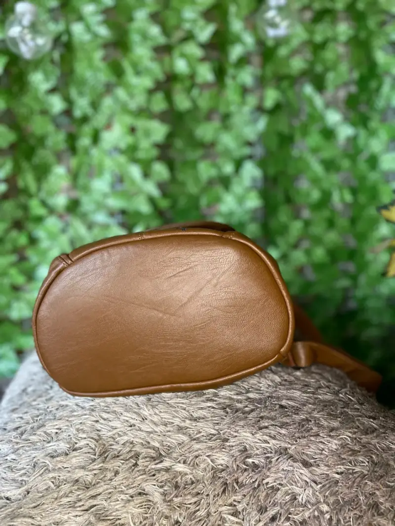Mochila de cuero marrón elegante - 4