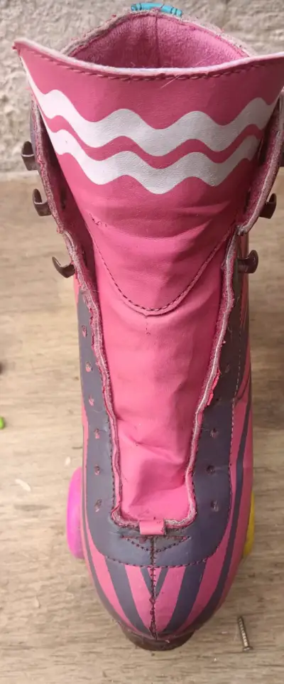 Patines retro de cuatro ruedas rosados - miniatura 2
