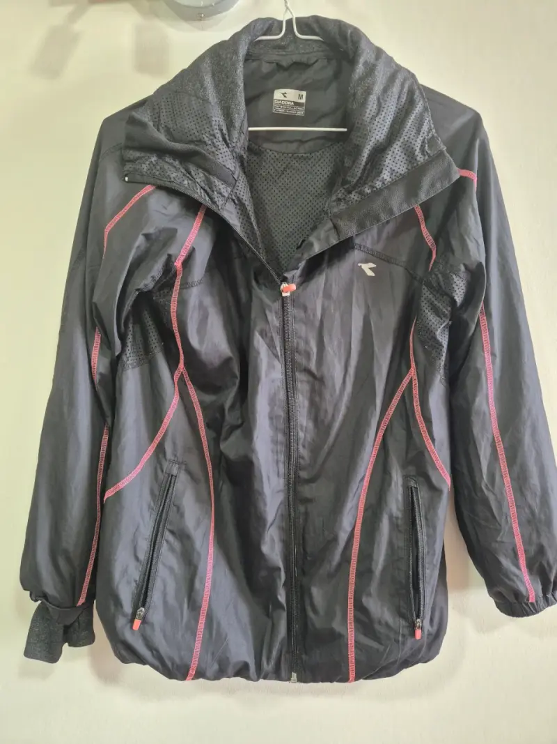 Chaqueta deportiva Diadora negra