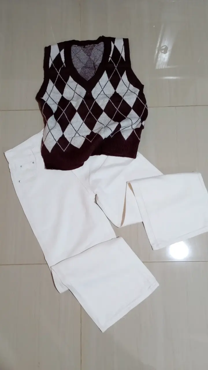 Conjunto blusa blanca y pantalón marrón - 2