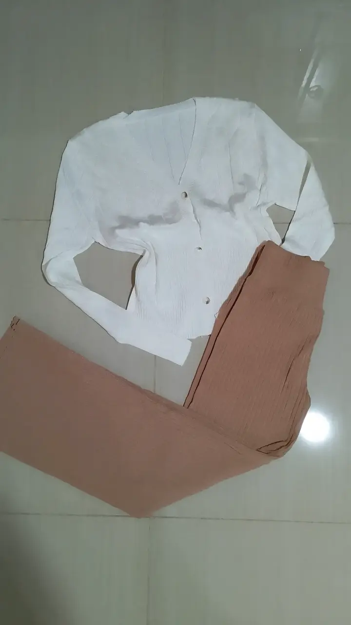 Conjunto blusa blanca y pantalón marrón - 3