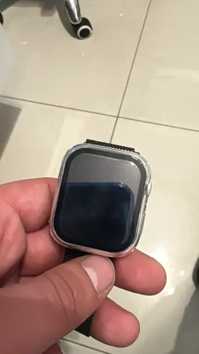 Apple watch serie 4 con correa de malla negra - miniatura 2