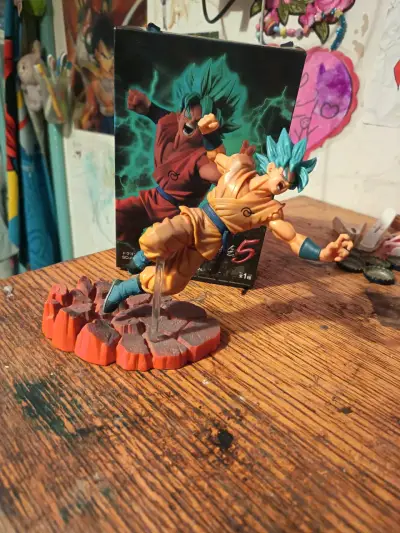 Figura de goku ssj blue - miniatura 1
