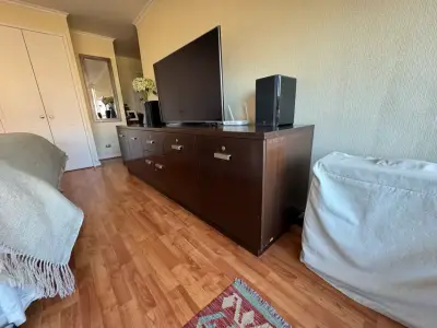 Mueble de TV de madera amplio - miniatura 3