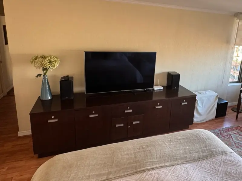 Mueble de TV de madera amplio - 4