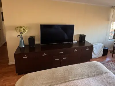 Mueble de TV de madera amplio - miniatura 4