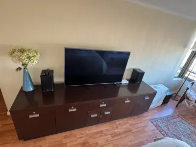 Mueble de TV de madera amplio - miniatura 5