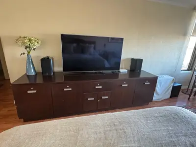 Mueble de TV de madera amplio - miniatura 6