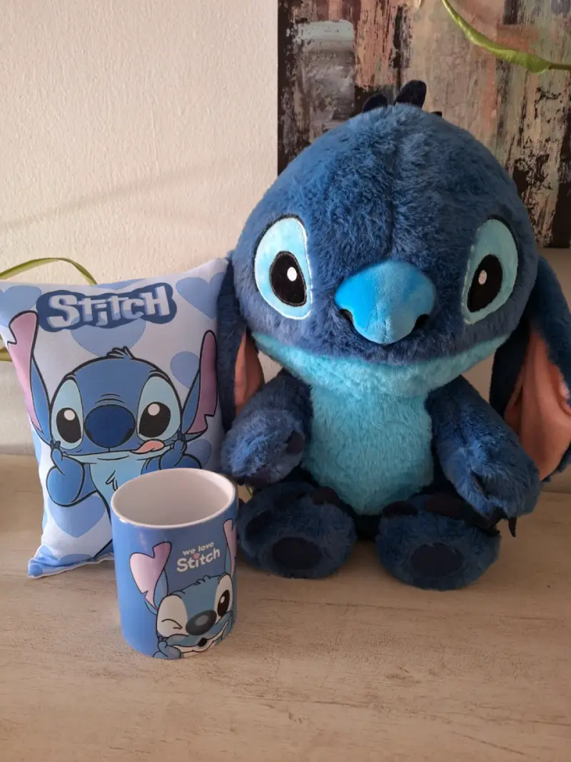 Set de peluche, cojín y taza Stitch - 1