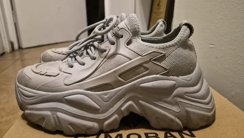 Zapatillas gris con plataforma CMORAN