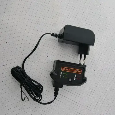 Cargador Black+Decker para baterías 20v - miniatura 1